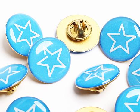 Пример работ «Значки со смолой» №29