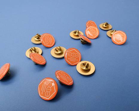 Пример работ «Значки со смолой» №48