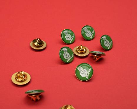 Пример работ «Значки со смолой» №42