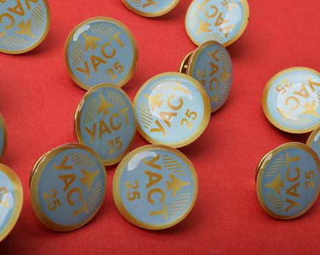Пример работ «Значки со смолой» №45