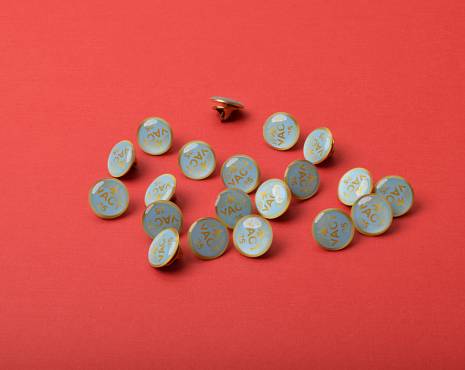 Пример работ «Значки со смолой» №46