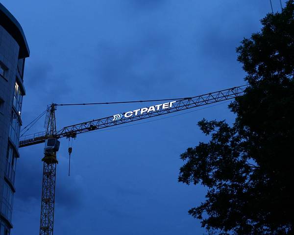 Наружная реклама на строительных кранах